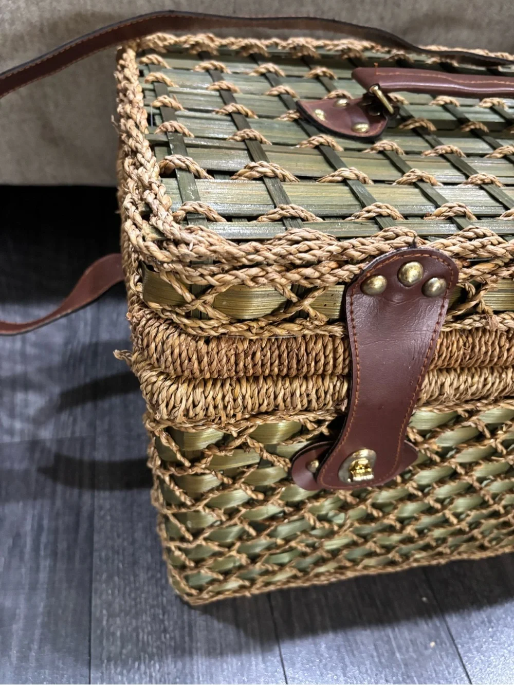 Vintage wicker and tropical palm green picnic basket service for four